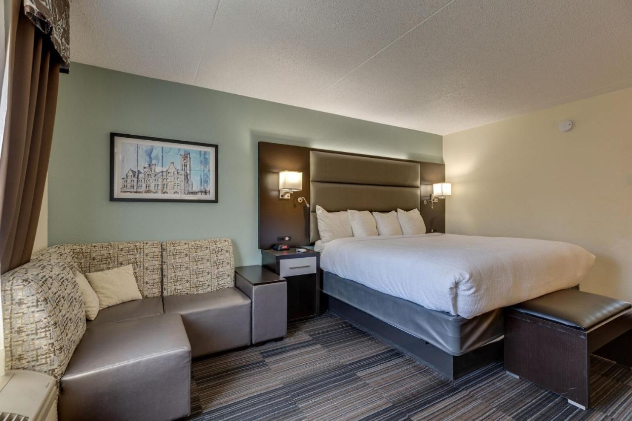 King Room (Complimentary Happy Hour M-Sa)