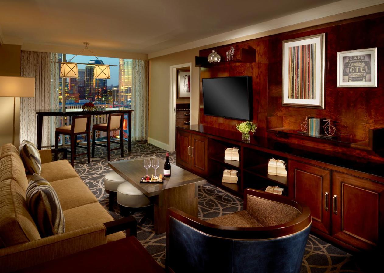 One Bedroom Suite - 1 King Bed