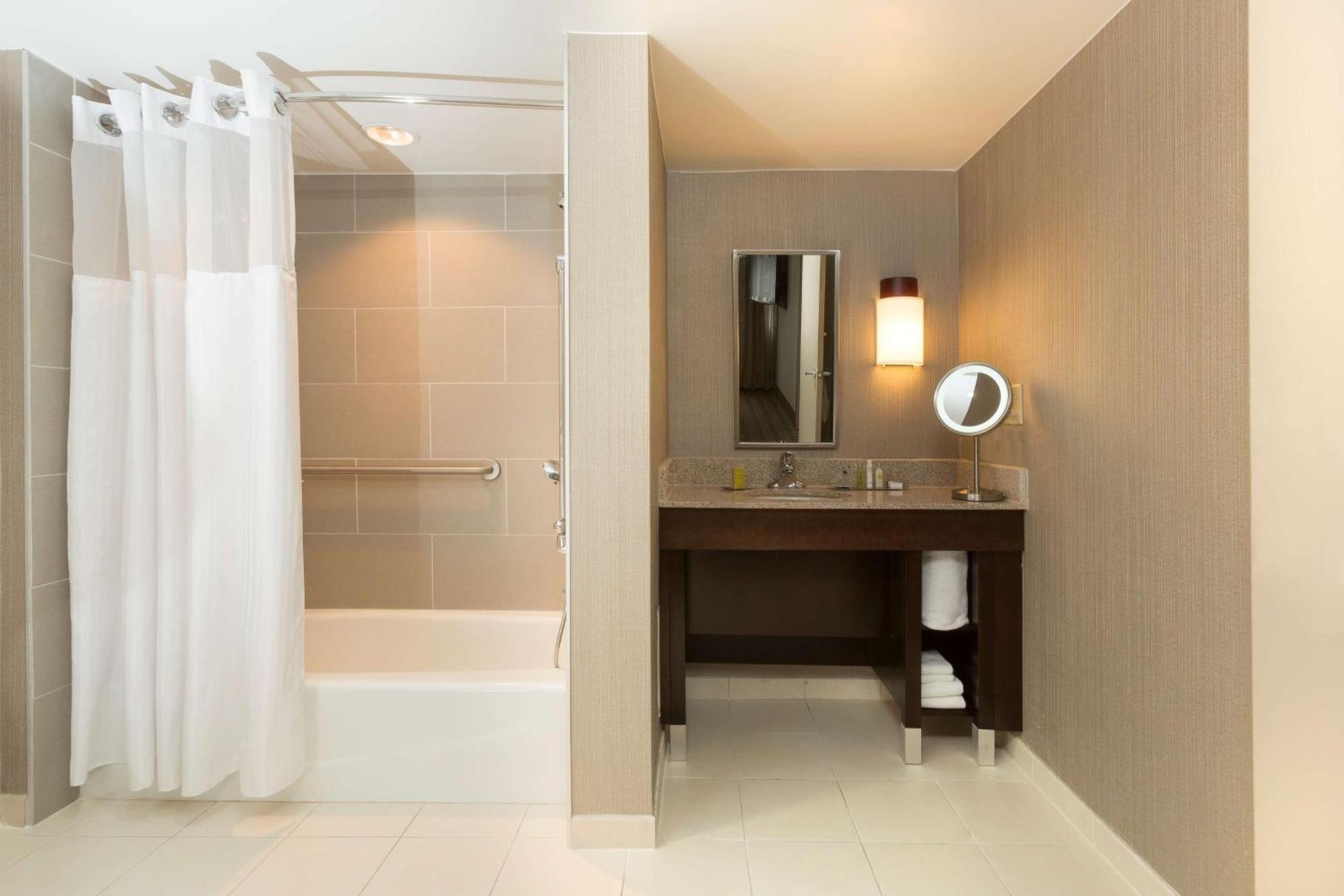 One Kind Suite Accessible with Tub Non-Smoking,1706567167:JPEG