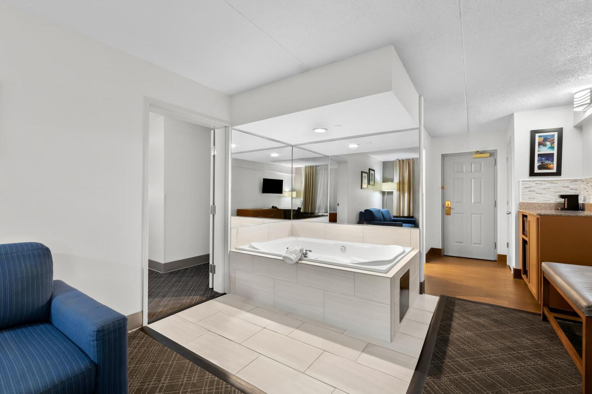 King Suite Two-Person Spa Bath Non Smoking