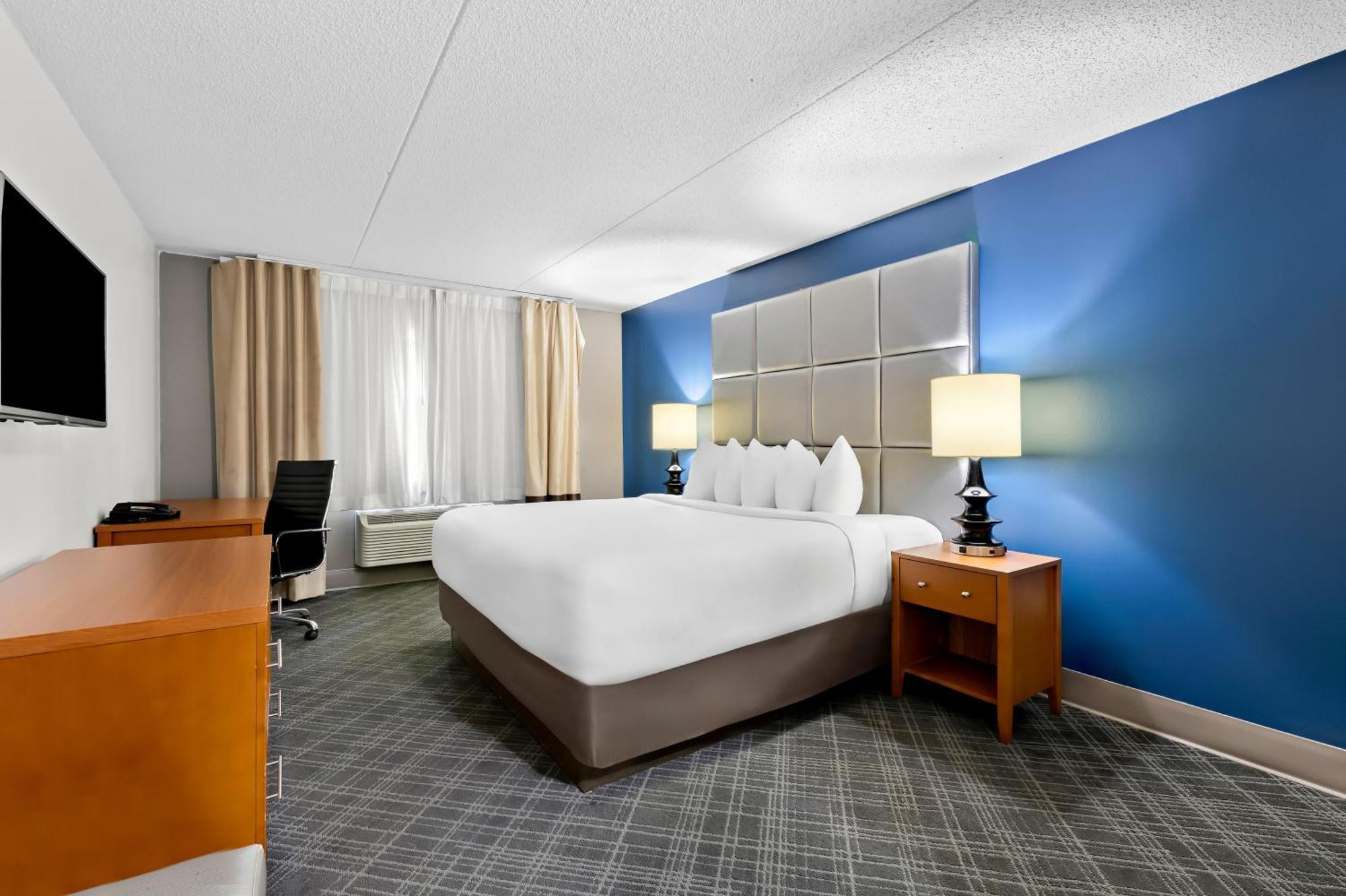 King Suite Two-Person Spa Bath Non Smoking