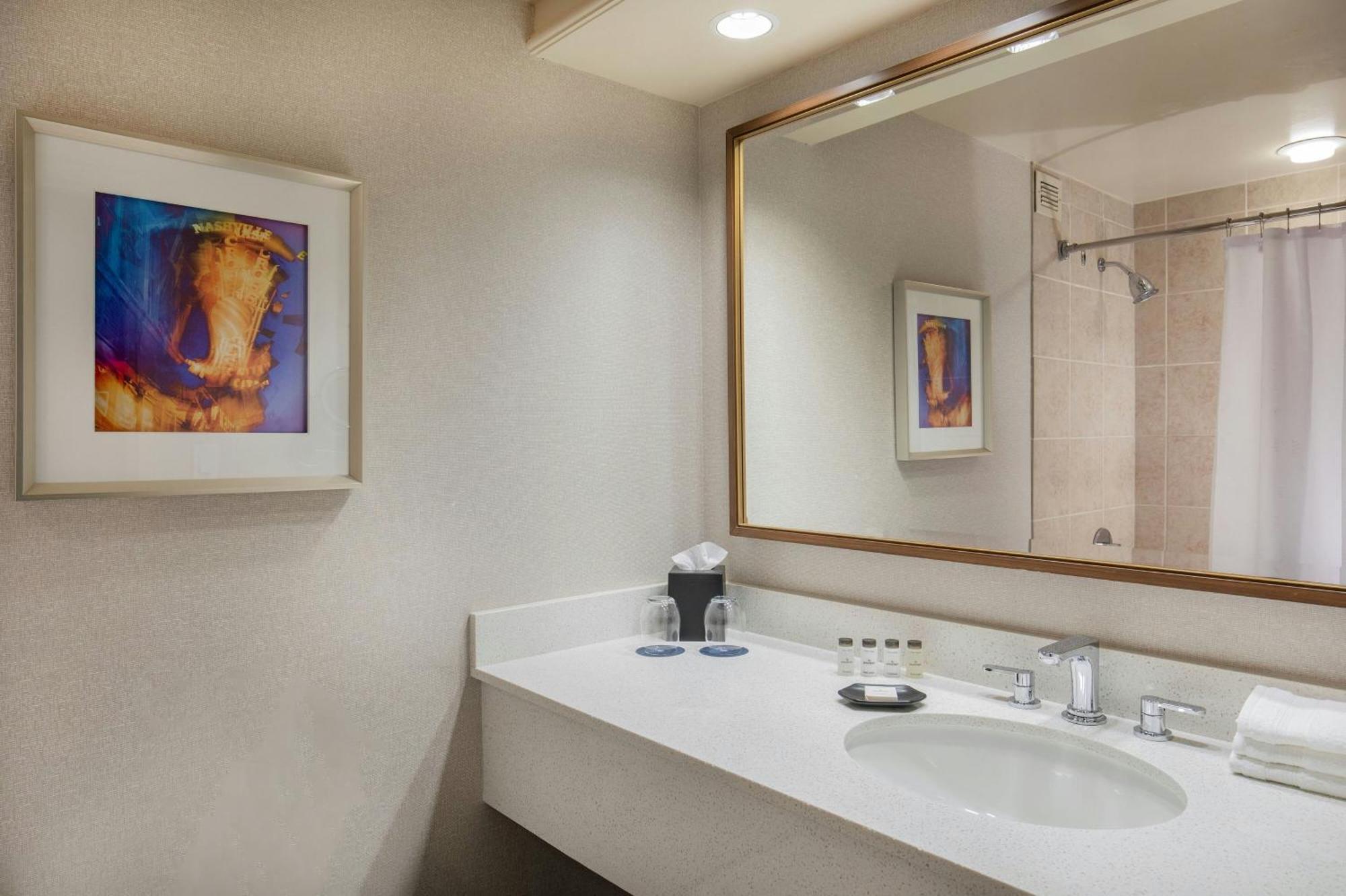 Traditional King Room with Adapted Tub - Mobility Accessible