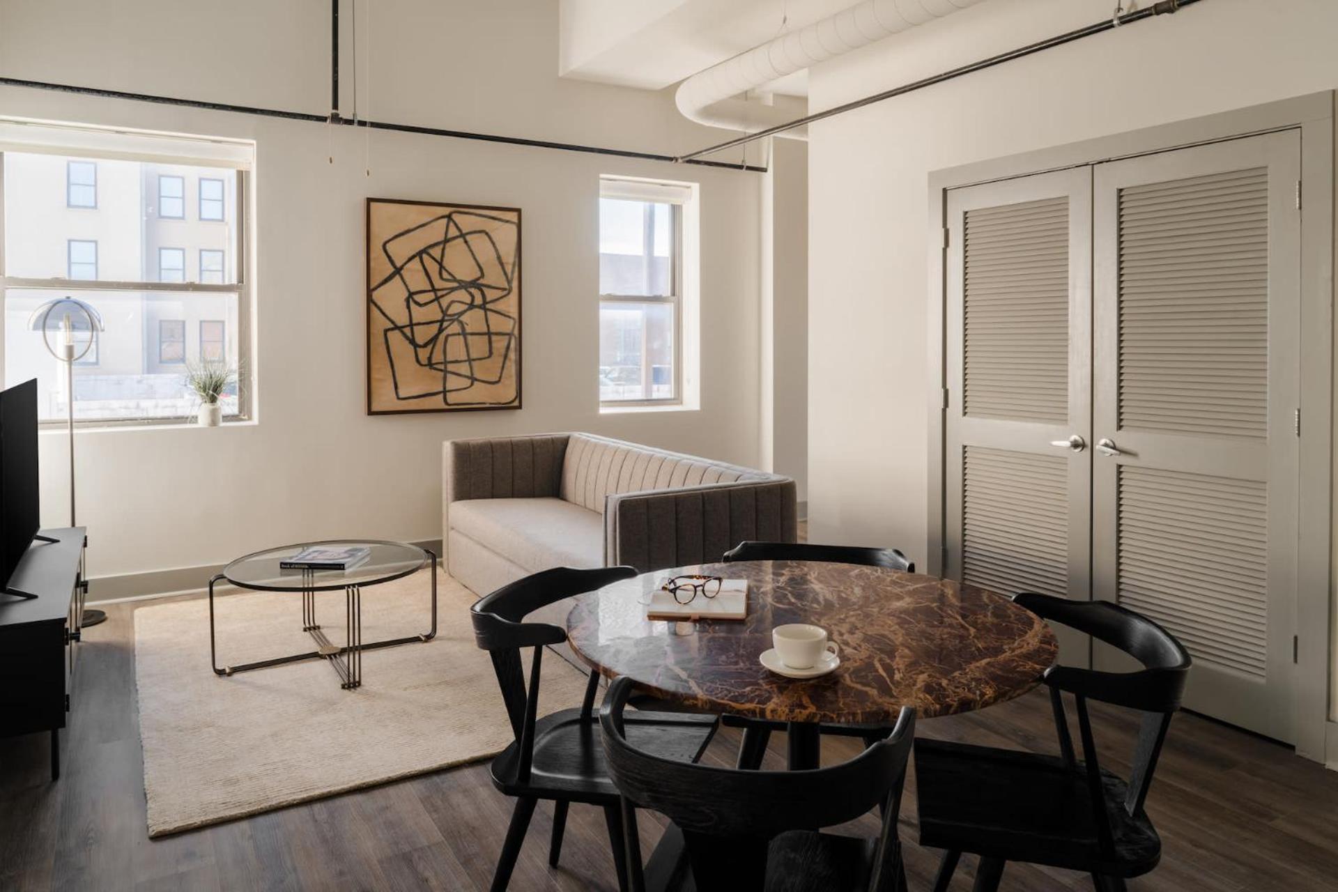 Three-Bedroom Apartment (Self Check-in with Virtual Front Desk)