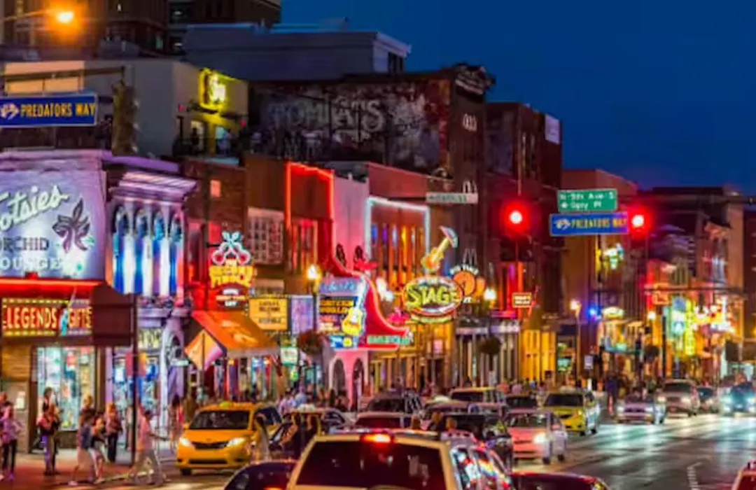 Music Row Retreat With Pool And Free Parking, Walk To Bars!-1